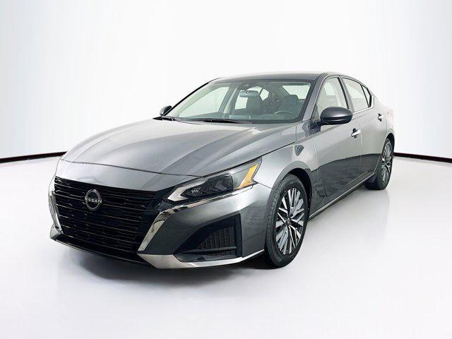Photo of 2024 Gun Metallic Nissan Altima