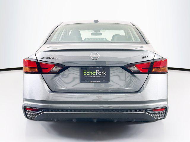 Photo of 2024 Gun Metallic Nissan Altima