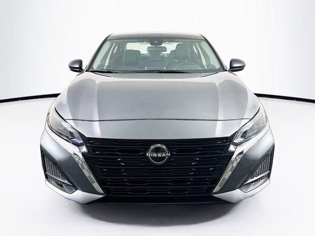 Photo of 2024 Gun Metallic Nissan Altima