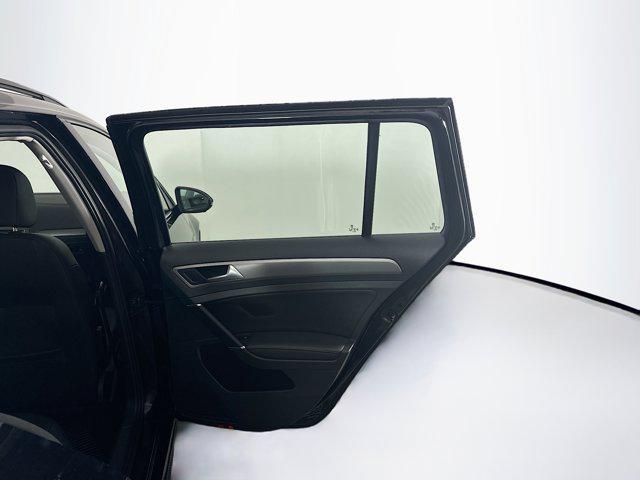 Photo of 2017 Black Volkswagen Golf SportWagen