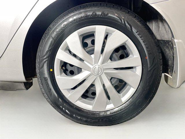Photo of 2024 Brilliant Silver Metallic Nissan Versa