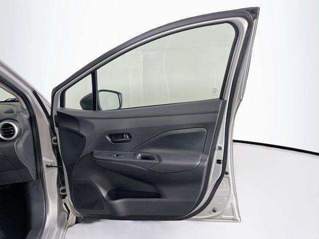 Photo of 2024 Brilliant Silver Metallic Nissan Versa