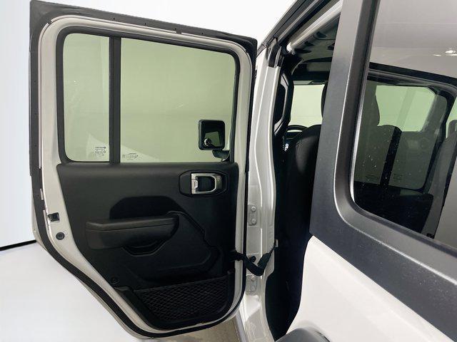 Photo of 2022 Bright White Clearcoat Jeep Wrangler