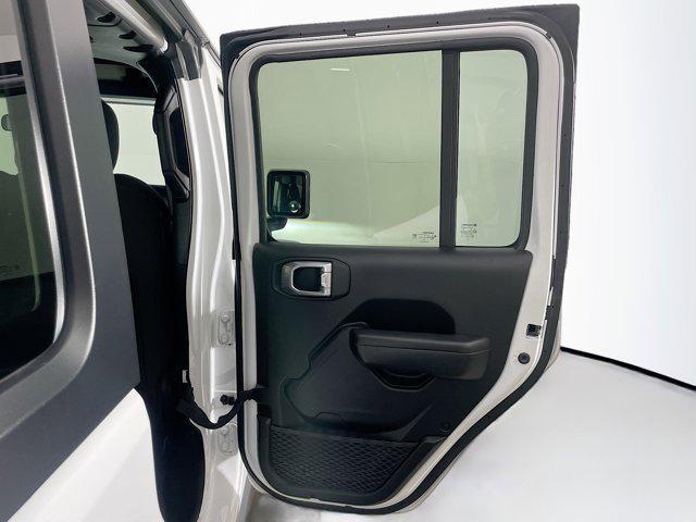 Photo of 2022 Bright White Clearcoat Jeep Wrangler