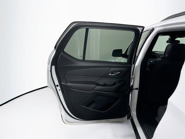 Photo of 2023 Summit White Chevrolet Traverse