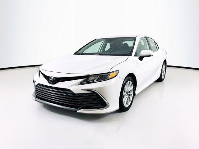 Photo of 2024 Ice Cap Toyota Camry