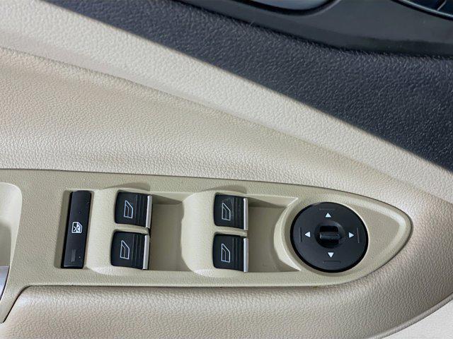 Photo of 2019 White Platinum Metallic Tri-Coat Ford Escape