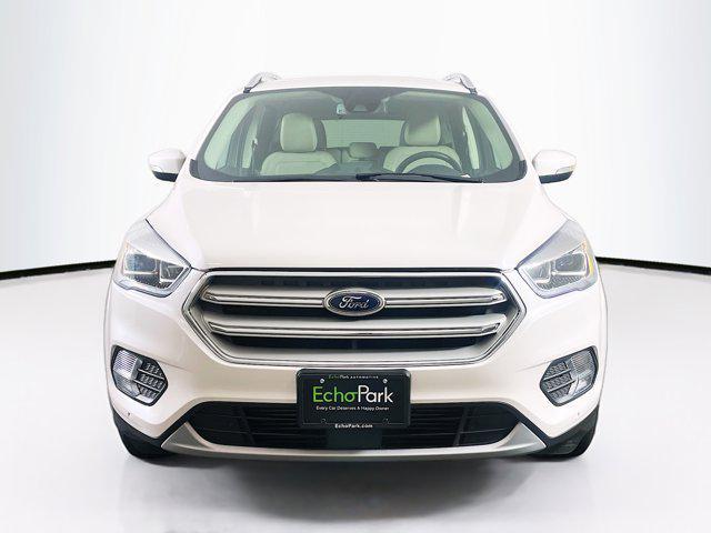 Photo of 2019 White Platinum Metallic Tri-Coat Ford Escape