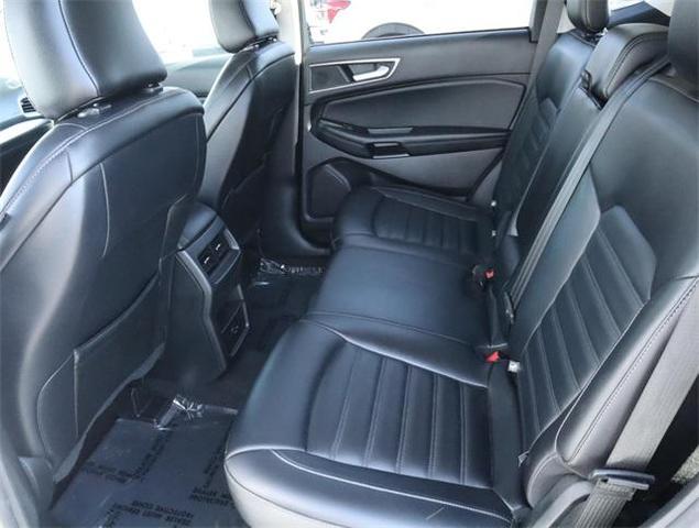 Photo of 2022 Oxford White Ford Edge