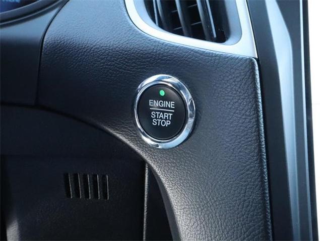 Photo of 2022 Oxford White Ford Edge