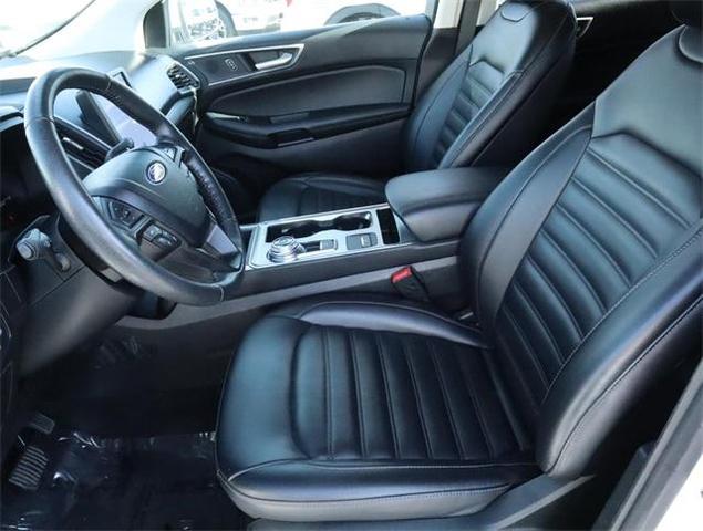Photo of 2022 Oxford White Ford Edge