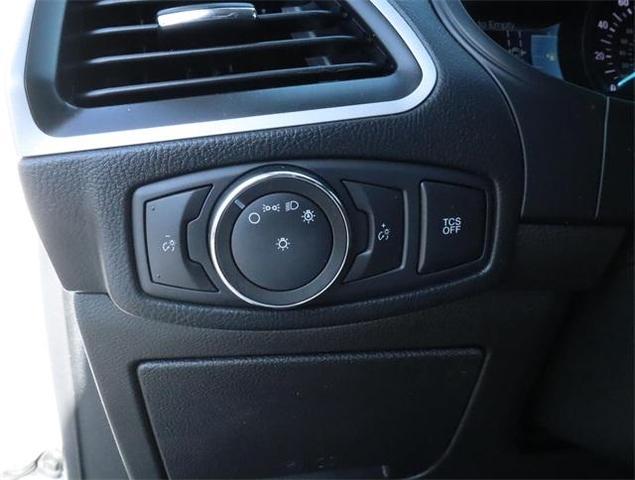 Photo of 2022 Oxford White Ford Edge
