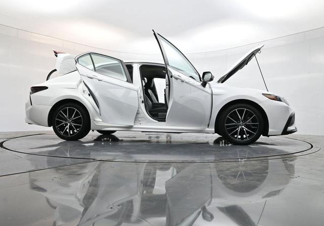 Photo of 2023 Wind Chill Pearl / Midnight Black Metallic Toyota Camry