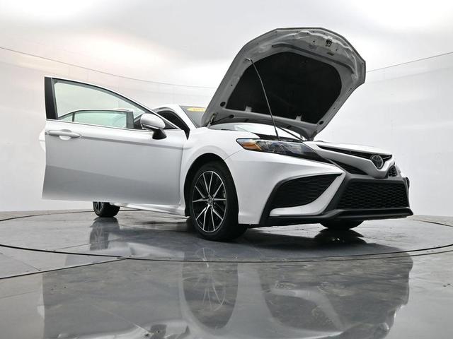 Photo of 2023 Wind Chill Pearl / Midnight Black Metallic Toyota Camry