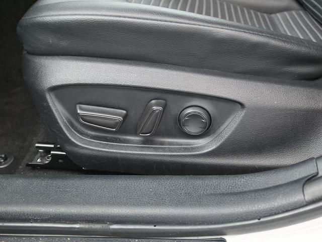 Photo of 2023 Wind Chill Pearl / Midnight Black Metallic Toyota Camry