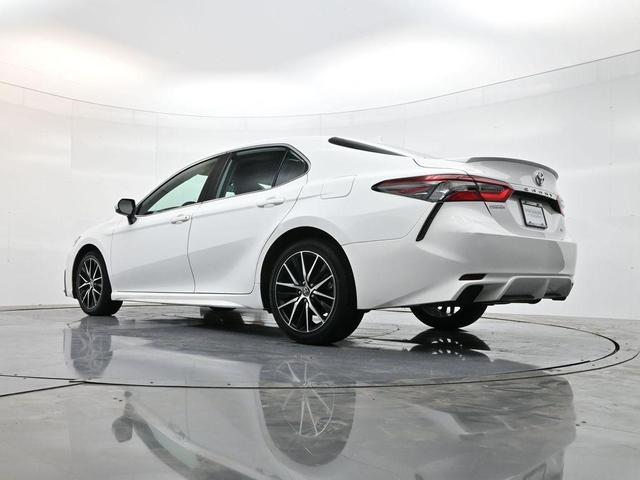 Photo of 2023 Wind Chill Pearl / Midnight Black Metallic Toyota Camry