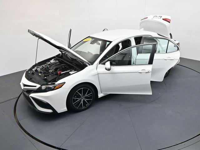 Photo of 2023 Wind Chill Pearl / Midnight Black Metallic Toyota Camry