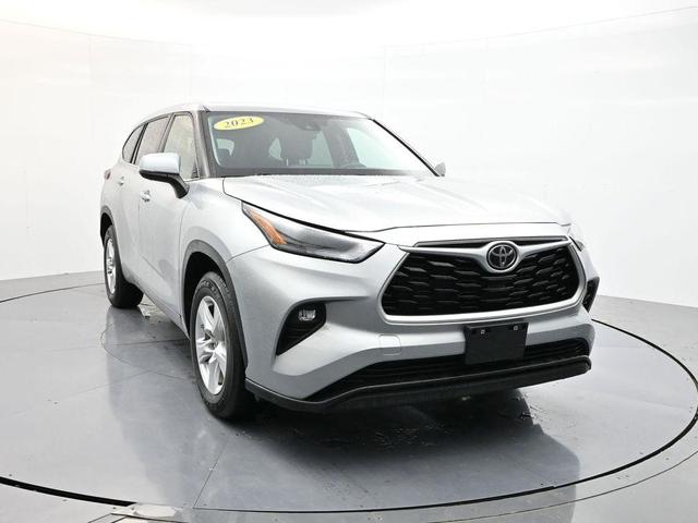 Photo of 2023 Celestial Silver Metallic Toyota Highlander