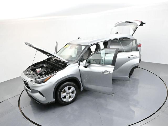 Photo of 2023 Celestial Silver Metallic Toyota Highlander