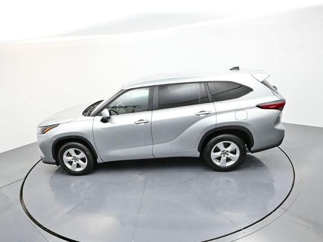 Photo of 2023 Celestial Silver Metallic Toyota Highlander