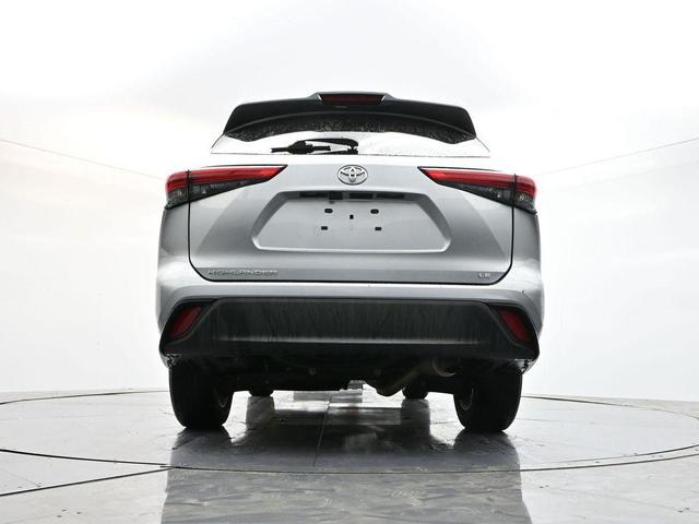 Photo of 2023 Celestial Silver Metallic Toyota Highlander