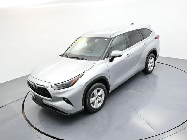 Photo of 2023 Celestial Silver Metallic Toyota Highlander