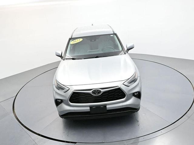 Photo of 2023 Celestial Silver Metallic Toyota Highlander