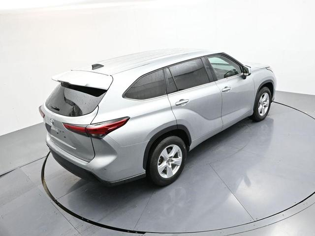 Photo of 2023 Celestial Silver Metallic Toyota Highlander