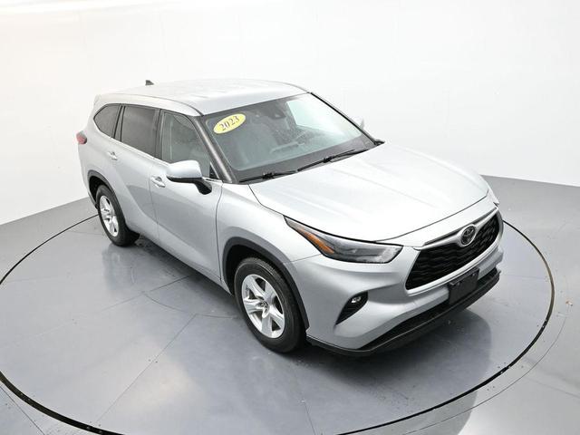 Photo of 2023 Celestial Silver Metallic Toyota Highlander