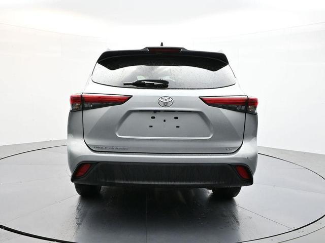 Photo of 2023 Celestial Silver Metallic Toyota Highlander