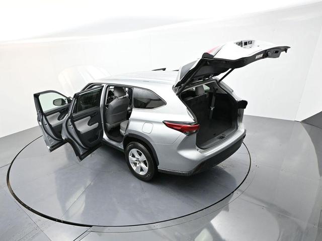 Photo of 2023 Celestial Silver Metallic Toyota Highlander