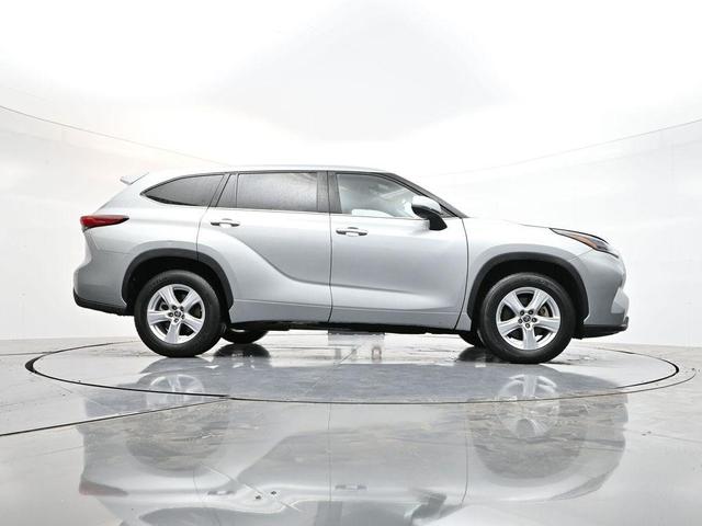 Photo of 2023 Celestial Silver Metallic Toyota Highlander