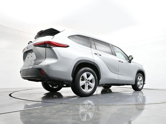 Photo of 2023 Celestial Silver Metallic Toyota Highlander