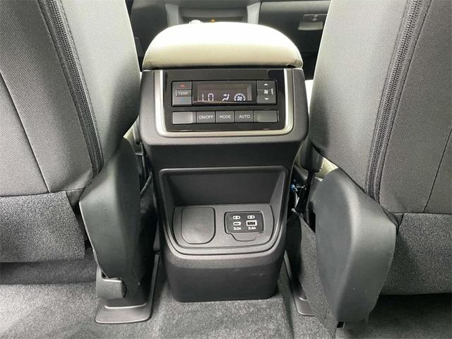 Photo of 2025 Crystal White Pearl Subaru Ascent
