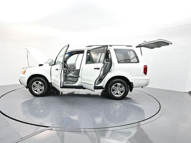 Photo of 2005 Taffeta White Honda Pilot