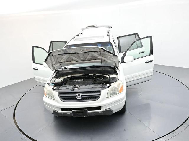 Photo of 2005 Taffeta White Honda Pilot