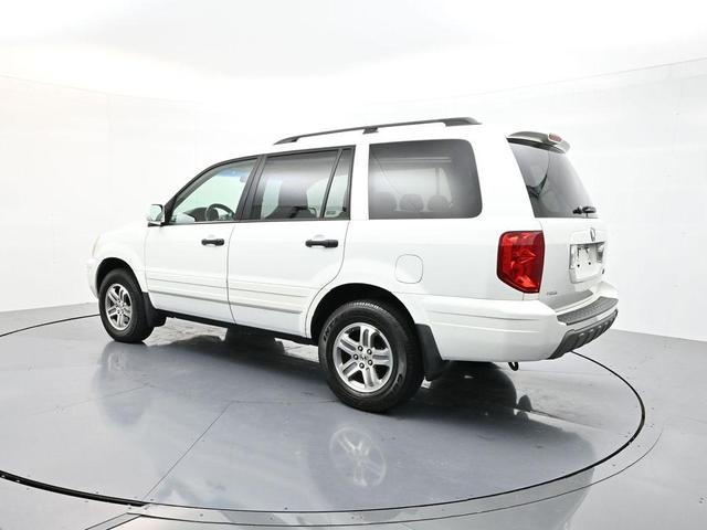 Photo of 2005 Taffeta White Honda Pilot
