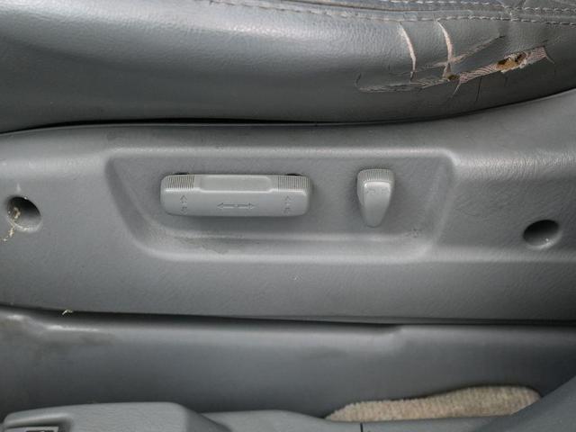 Photo of 2005 Taffeta White Honda Pilot