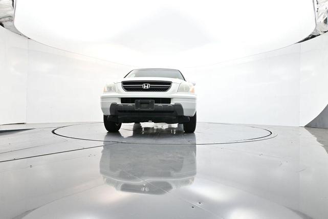 Photo of 2005 Taffeta White Honda Pilot