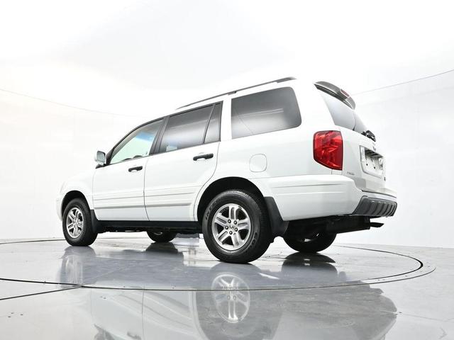 Photo of 2005 Taffeta White Honda Pilot
