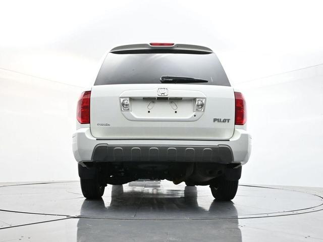 Photo of 2005 Taffeta White Honda Pilot