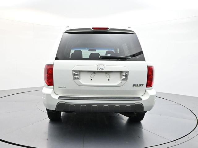 Photo of 2005 Taffeta White Honda Pilot