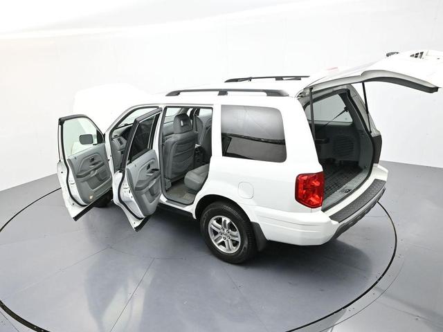 Photo of 2005 Taffeta White Honda Pilot