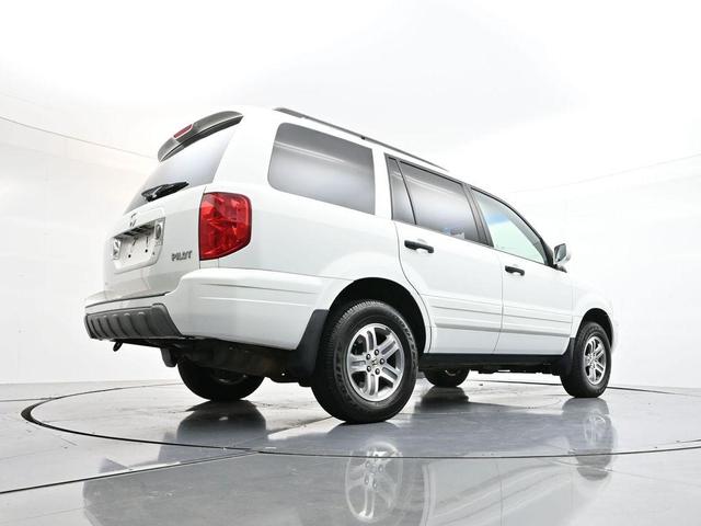Photo of 2005 Taffeta White Honda Pilot