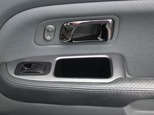 Photo of 2005 Taffeta White Honda Pilot
