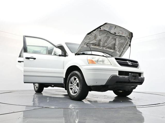 Photo of 2005 Taffeta White Honda Pilot