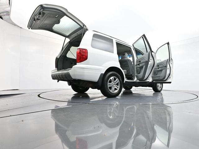 Photo of 2005 Taffeta White Honda Pilot