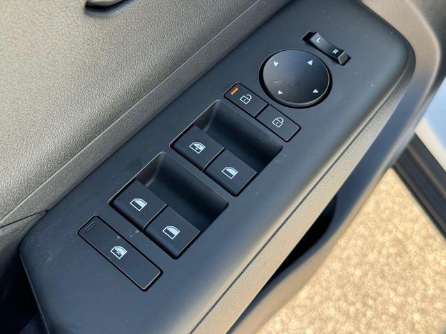 Photo of 2025 Atlas White Hyundai KONA