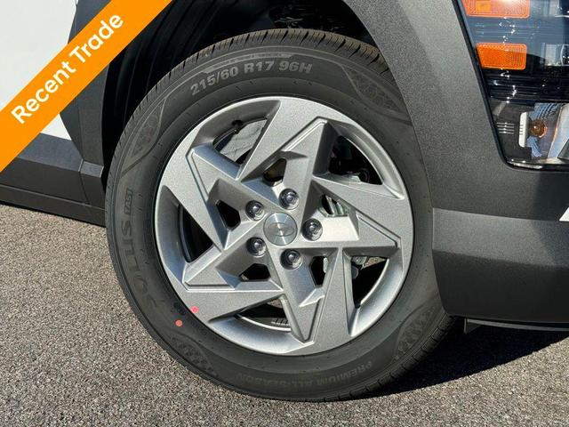 Photo of 2025 Atlas White Hyundai KONA