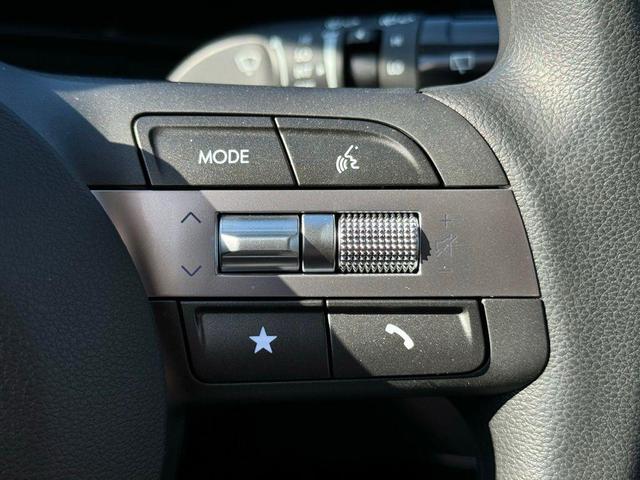 Photo of 2025 Atlas White Hyundai KONA